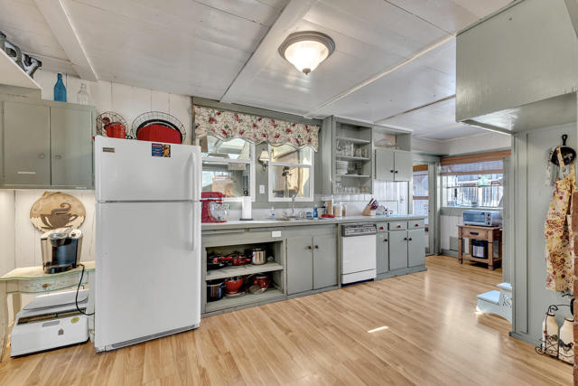 25585 Alderwood St Street, Idyllwild CA: https://media.crmls.org/mediaz/628383cf-f5b0-423f-b42b-d66526af4501.jpg