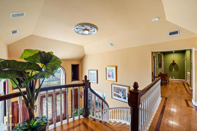 5810 Zumirez Drive, Malibu CA: https://media.crmls.org/mediaz/62838eb6-3aa8-418c-85b7-fbb03173926c.jpg