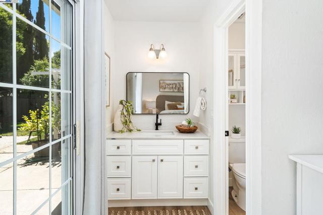 1001 Crellin Rd, Pleasanton CA: https://media.crmls.org/mediaz/6283dfd4-bb01-456d-ae9a-257d5a5314cb.jpg