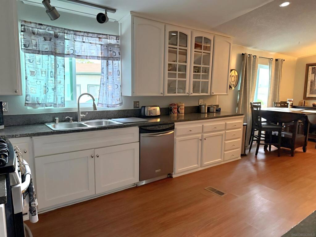 MLS #250043142SD image #9