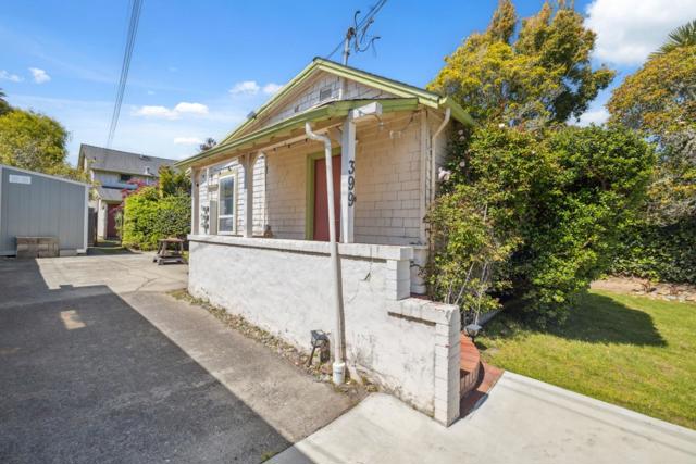 399 13th Avenue, Santa Cruz CA: https://media.crmls.org/mediaz/6284329a-7d65-46b4-bb31-cf20bcee21c4.jpg