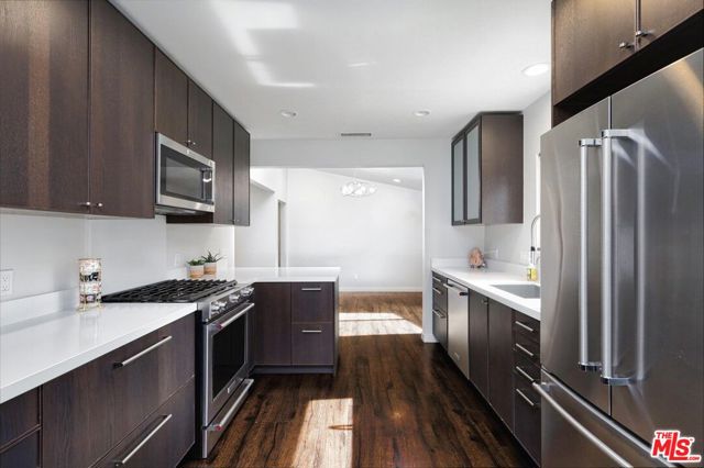 23018 Leonora Drive, Woodland Hills CA: https://media.crmls.org/mediaz/6284d72f-04a8-4ca2-88ea-3f63a4e5f219.jpg