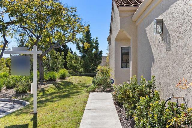 Detail Gallery Image 3 of 45 For 2101 Winged Foot, Escondido,  CA 92026 - 2 Beds | 2 Baths