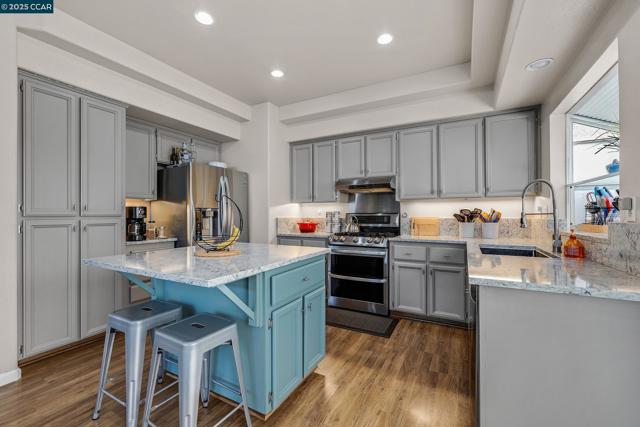 967 Heather Ln, San Lorenzo CA: https://media.crmls.org/mediaz/6285ec85-0c41-4fba-81cc-e376dfdb9cf2.jpg