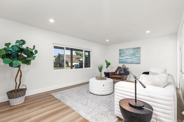 6802 MAURY DR, San Diego CA: https://media.crmls.org/mediaz/6285fdb5-9c1f-4a8a-8c7b-7ec15a1e1f25.jpg