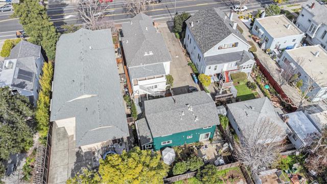 2120 Encinal, Alameda CA: https://media.crmls.org/mediaz/628624da-fbc0-45a3-98aa-0b27a7ad3928.jpg