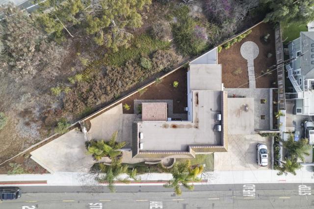 Image 64 of 75 For 1633 Mackinnon Avenue