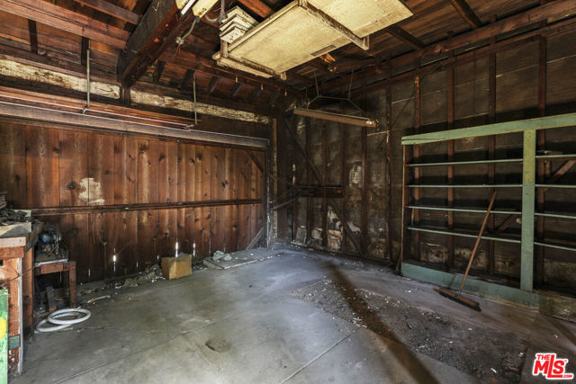 6281 Drexel Avenue, Los Angeles CA: https://media.crmls.org/mediaz/6286b20a-61bb-4df3-a1fd-879a7978d16a.jpg