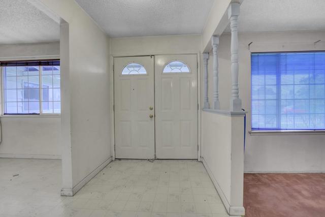 8734 Hermosa Court, Stockton CA: https://media.crmls.org/mediaz/6286be9d-6a84-4e52-9711-e3f602158942.jpg