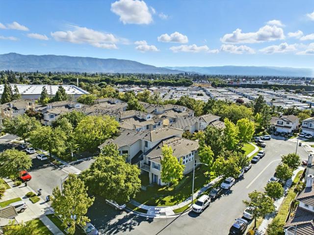561 Manhattan Place, San Jose CA: https://media.crmls.org/mediaz/6286c981-823a-4eb7-9c68-3dcebaf8fce8.jpg