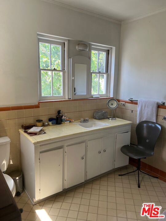 713 North DOHENY Drive photo 8