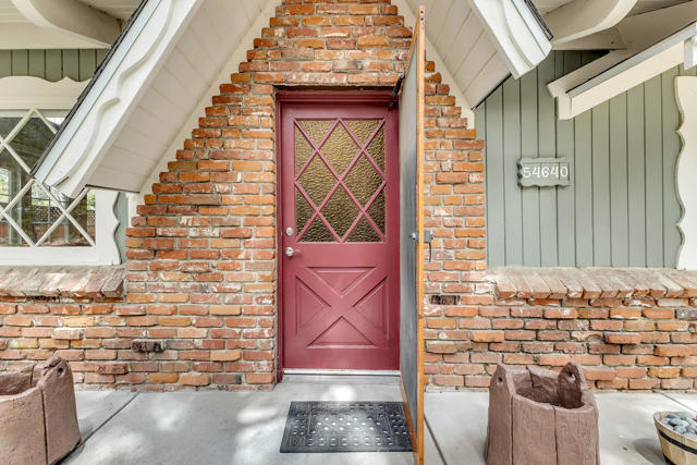 54640 Marian View Drive, Idyllwild CA: https://media.crmls.org/mediaz/628705b3-cb7a-4339-ab7e-06d1ec47ae58.jpg