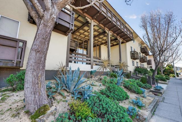 35 28th Avenue, San Mateo CA: https://media.crmls.org/mediaz/62872478-cf7a-46a5-8b18-a87427779252.jpg