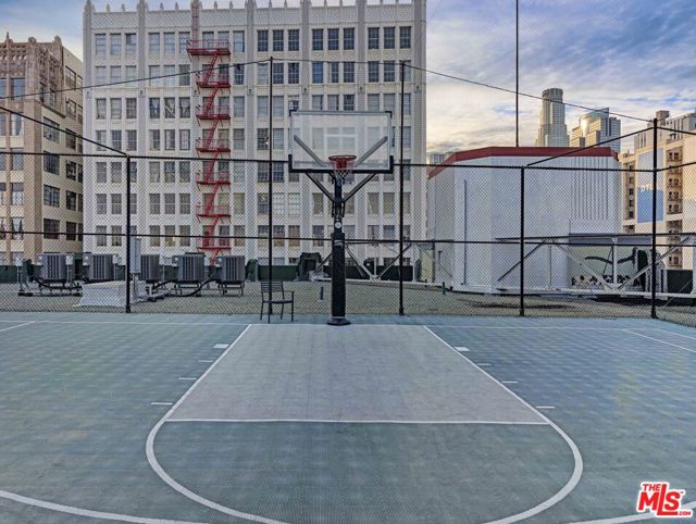 738 S Los Angeles Street, Los Angeles CA: https://media.crmls.org/mediaz/628760cc-7fb8-42be-8e19-080bcc95e300.jpg