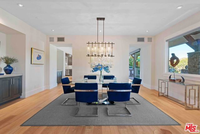 111 Lake Sherwood Drive, Lake Sherwood CA: https://media.crmls.org/mediaz/62878516-8249-4e60-8819-e4fc3037ee74.jpg