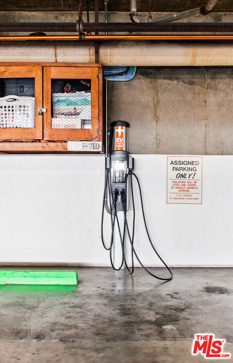 1155 N La Cienega Boulevard, West Hollywood CA: https://media.crmls.org/mediaz/62881f98-375f-43df-97f1-3d0c69e4909d.jpg