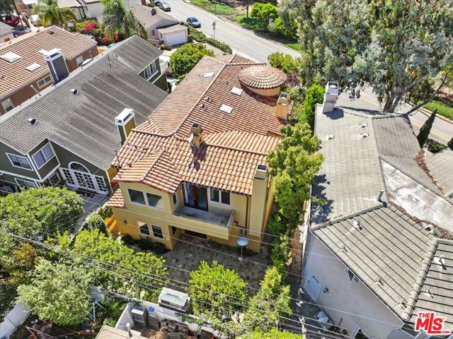 3200 Elm Avenue, Manhattan Beach CA: https://media.crmls.org/mediaz/62887bb5-809f-4da3-bfe0-153d9c1188b5.jpg