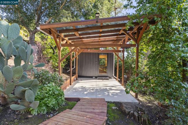 40 Las Palomas, Orinda CA: https://media.crmls.org/mediaz/62887bbc-b486-4151-bc36-f045afd3e1da.jpg