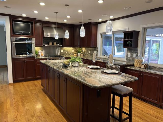 3284 Omega Cir, Pleasanton CA: https://media.crmls.org/mediaz/6288f5d5-6249-4ad9-97d7-fd54ba4f0f23.jpg