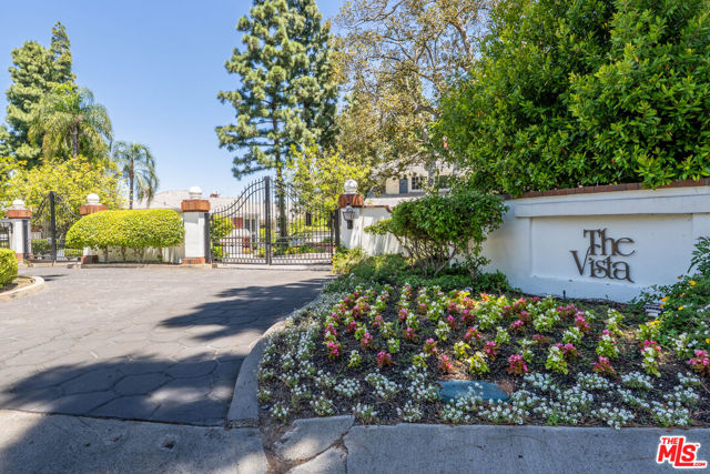 12555 The Vista, Los Angeles CA: https://media.crmls.org/mediaz/6289813e-2105-4a22-9bb4-6bc999214b45.jpg
