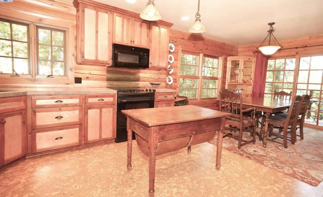 14068 Gas Canyon Rd, Nevada City CA: https://media.crmls.org/mediaz/62898fa7-9bbe-4451-a84b-3c01ce711782.jpg