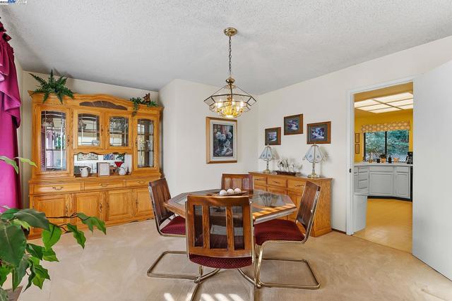3803 Cheshire Ct, Pleasanton CA: https://media.crmls.org/mediaz/6289f685-8003-40ef-8ff4-2b8ee41fccf0.jpg