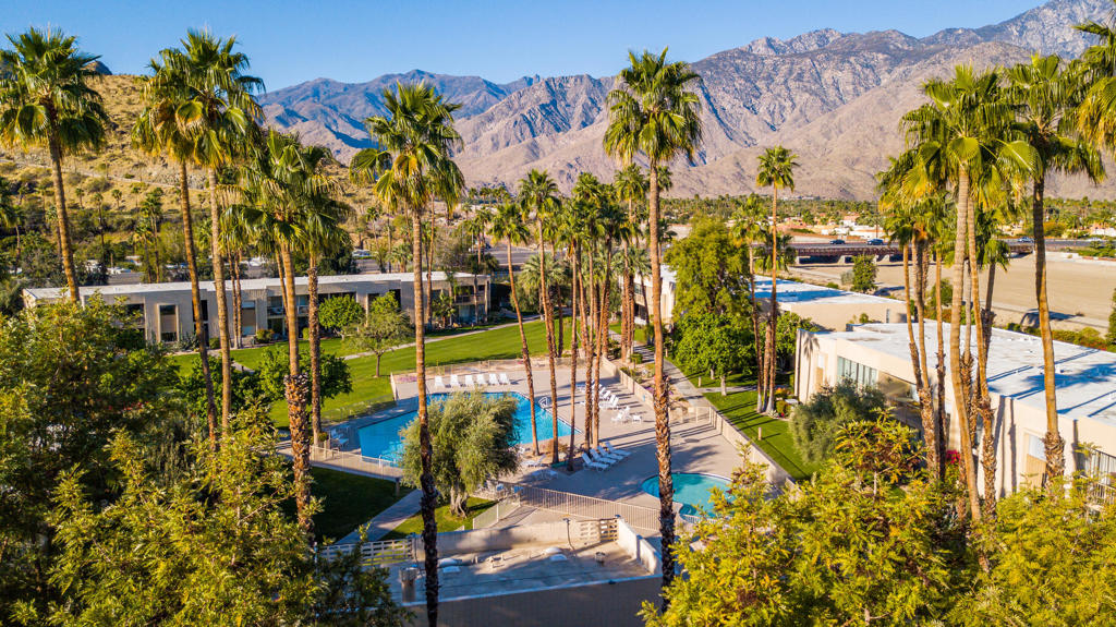 467 Desert Lakes Drive
