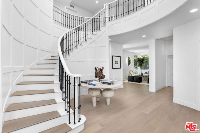 23458 W Moon Shadows Drive, Malibu CA: https://media.crmls.org/mediaz/628a0415-e089-4db8-8e98-c80abfad61cb.jpg