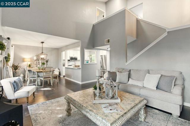 223 Via Pinada Ln, Martinez CA: https://media.crmls.org/mediaz/628a5cd1-b365-4d41-b1d2-64d2589db01f.jpg