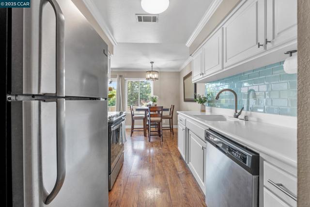 825 Oak Grove Rd, Concord CA: https://media.crmls.org/mediaz/628b4900-fa06-47d1-830b-f9e2cd061a8c.jpg