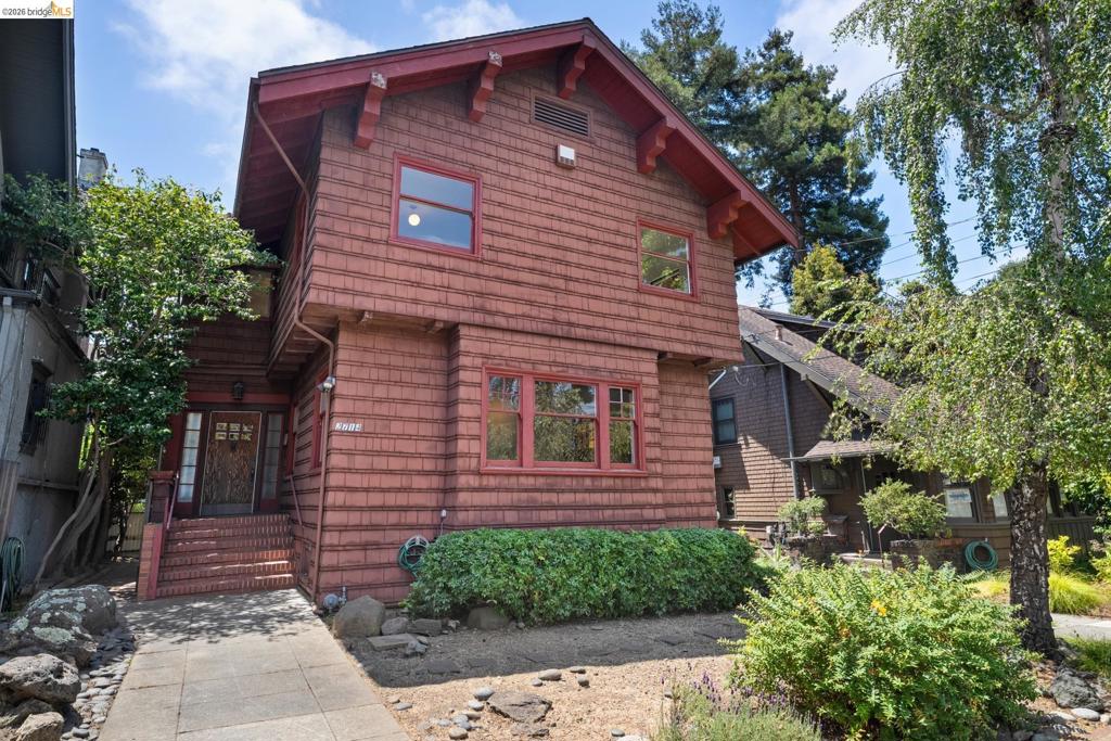 2714 Woolsey St
