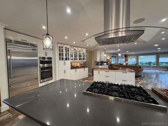 5553 Scenic View Dr, Yorba Linda CA: https://media.crmls.org/mediaz/628c920f-117a-440f-9f7d-ebb2ba300811.jpg