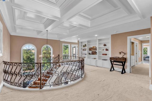 219 Valley Oaks Dr, Alamo CA: https://media.crmls.org/mediaz/628cbc70-a660-40c2-99a9-2bc1f9cdc421.jpg