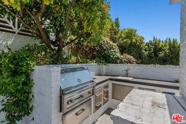 10428 Wyton Drive, Los Angeles CA: https://media.crmls.org/mediaz/628d8775-f300-42ef-a779-b5e43341d94a.jpg