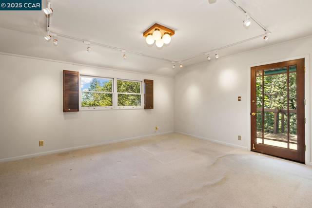 37 La Madronal, Orinda CA: https://media.crmls.org/mediaz/628e0fc9-da8f-40da-84bd-6c0724968bc8.jpg