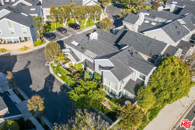 13082 Mindanao Way, Marina del Rey CA: https://media.crmls.org/mediaz/628e11dc-7be0-40dd-9144-fb1351b32749.jpg