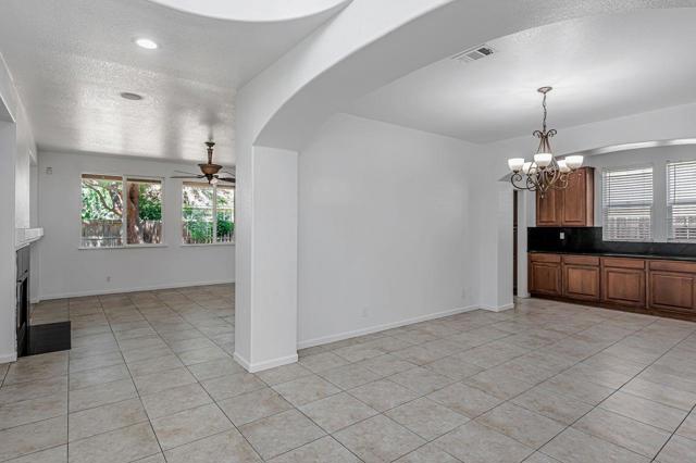 1619 Tumbleweed Way, Los Banos CA: https://media.crmls.org/mediaz/628e3617-b8fa-4b22-bb58-5ea9038f3a4e.jpg