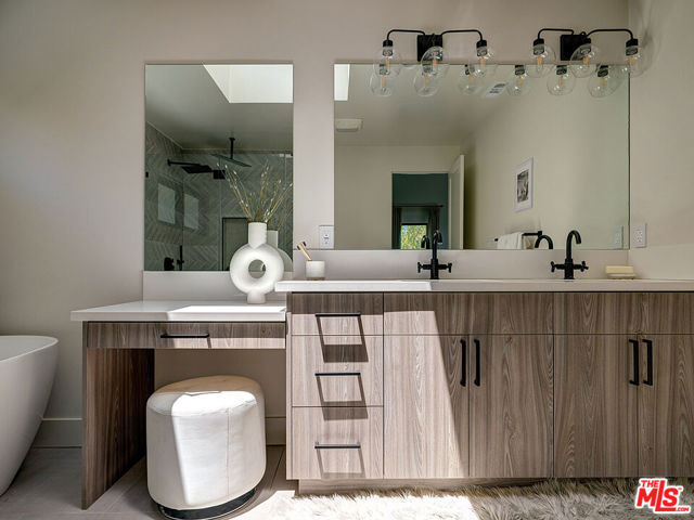 8674 Edwin Drive, Los Angeles CA: https://media.crmls.org/mediaz/628f2dbd-e7d5-4b88-901f-76ea0c231aa1.jpg