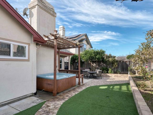 1139 Cape Cod Way, Salinas CA: https://media.crmls.org/mediaz/628fb33d-28ff-4db4-838f-07612ed55de7.jpg