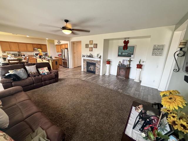 2760 Newcastle Way, San Jacinto CA: https://media.crmls.org/mediaz/628fbe94-7aa2-4efb-ba6e-bdad94c17bd7.jpg