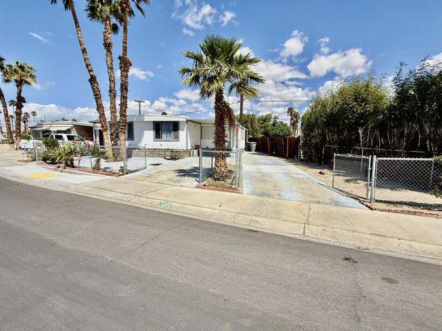 32220 San Miguelito Drive, Thousand Palms CA: https://media.crmls.org/mediaz/628fd0d8-75b9-4864-ac2e-4810e503edd3.jpg