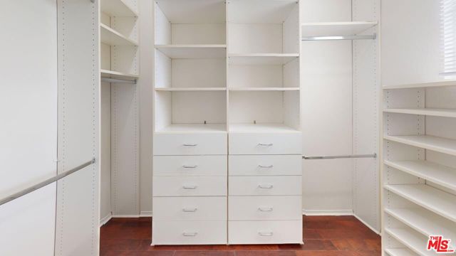 5655 COMO Circle, Woodland Hills CA: https://media.crmls.org/mediaz/628ffaf4-7de5-42b4-bb20-401df2452286.jpg