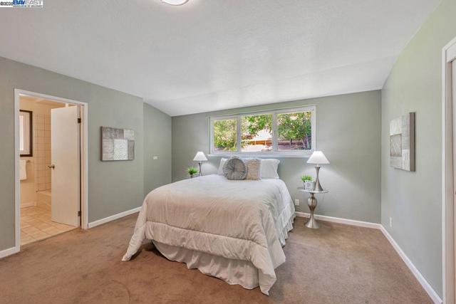 32072 Chicoine Ave, Hayward CA: https://media.crmls.org/mediaz/62903e3f-c4c1-4908-ad9c-87a4435d7f0e.jpg
