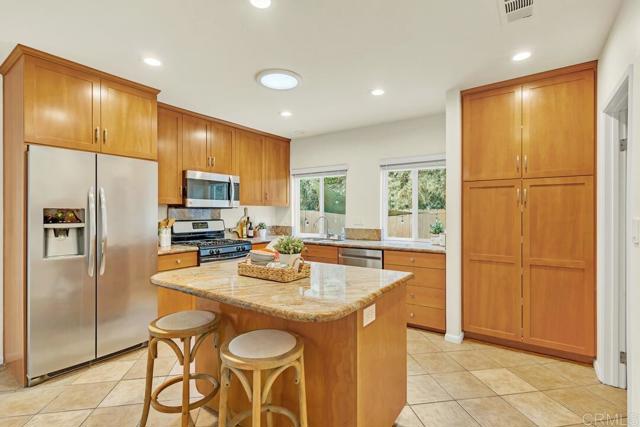 4725 Saratoga Avenue, San Diego CA: https://media.crmls.org/mediaz/62904b09-65dc-4d16-b32a-291538c56694.jpg