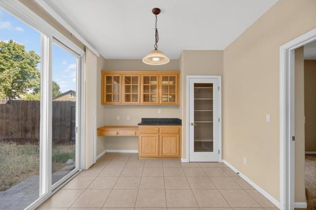 5817 Spring Flower Drive, Elk Grove CA: https://media.crmls.org/mediaz/6290ab3a-85f3-4bd5-935f-17307f2d37bc.jpg