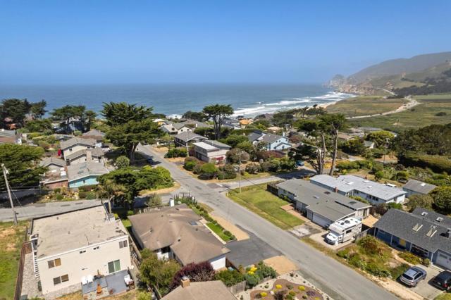 300 4th Street, Montara CA: https://media.crmls.org/mediaz/6290ad33-b00e-481b-ba5e-4979229e8abb.jpg