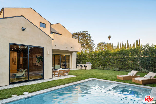 11746 La Maida Street, Valley Village CA: https://media.crmls.org/mediaz/6290ae74-5215-4af1-9fa5-597b462dfb0c.jpg