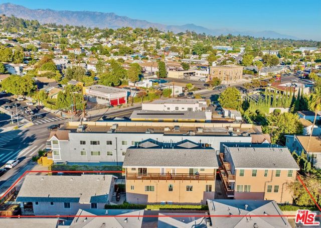 6178 Aldama Street, Los Angeles CA: https://media.crmls.org/mediaz/6290c560-e107-494d-a232-4e7f0b269238.jpg