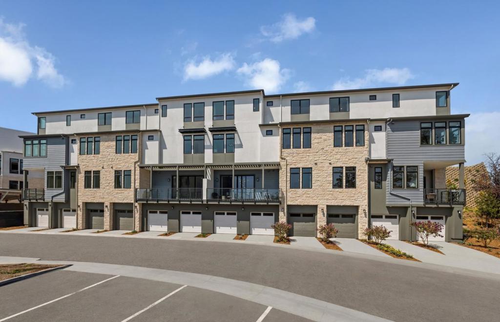 2745 Tiburon Way