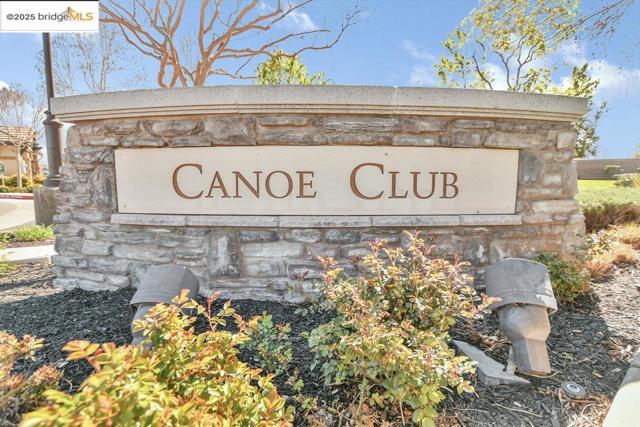 133 Clear Lake Ct, Oakley CA: https://media.crmls.org/mediaz/629136b6-bc44-4cae-a839-7c6c94470e0f.jpg
